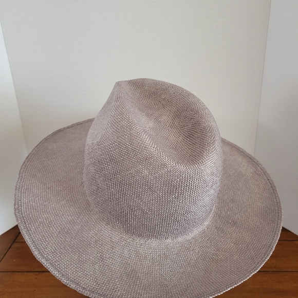 Hat (Ladies) - Picture 3 of 6